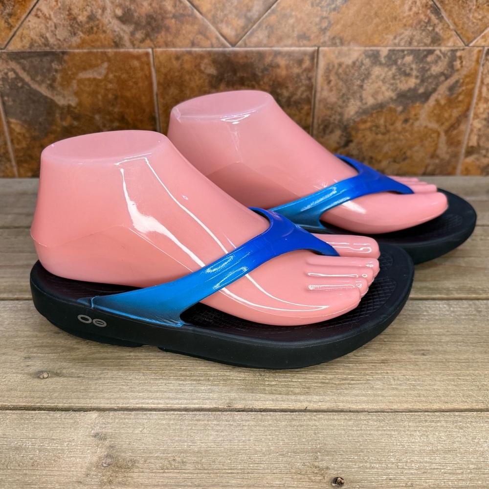 OOFOS flip flops - Picture 4 of 8